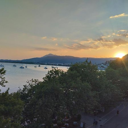 Πέτρινο Στη Θάλασσα Daire Nafpaktos Dış mekan fotoğraf