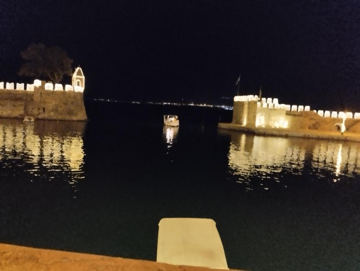 Πέτρινο Στη Θάλασσα Daire Nafpaktos Dış mekan fotoğraf