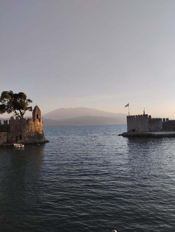 Πέτρινο Στη Θάλασσα Daire Nafpaktos Dış mekan fotoğraf