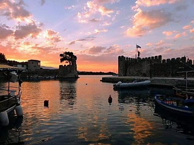 Πέτρινο Στη Θάλασσα Daire Nafpaktos Dış mekan fotoğraf