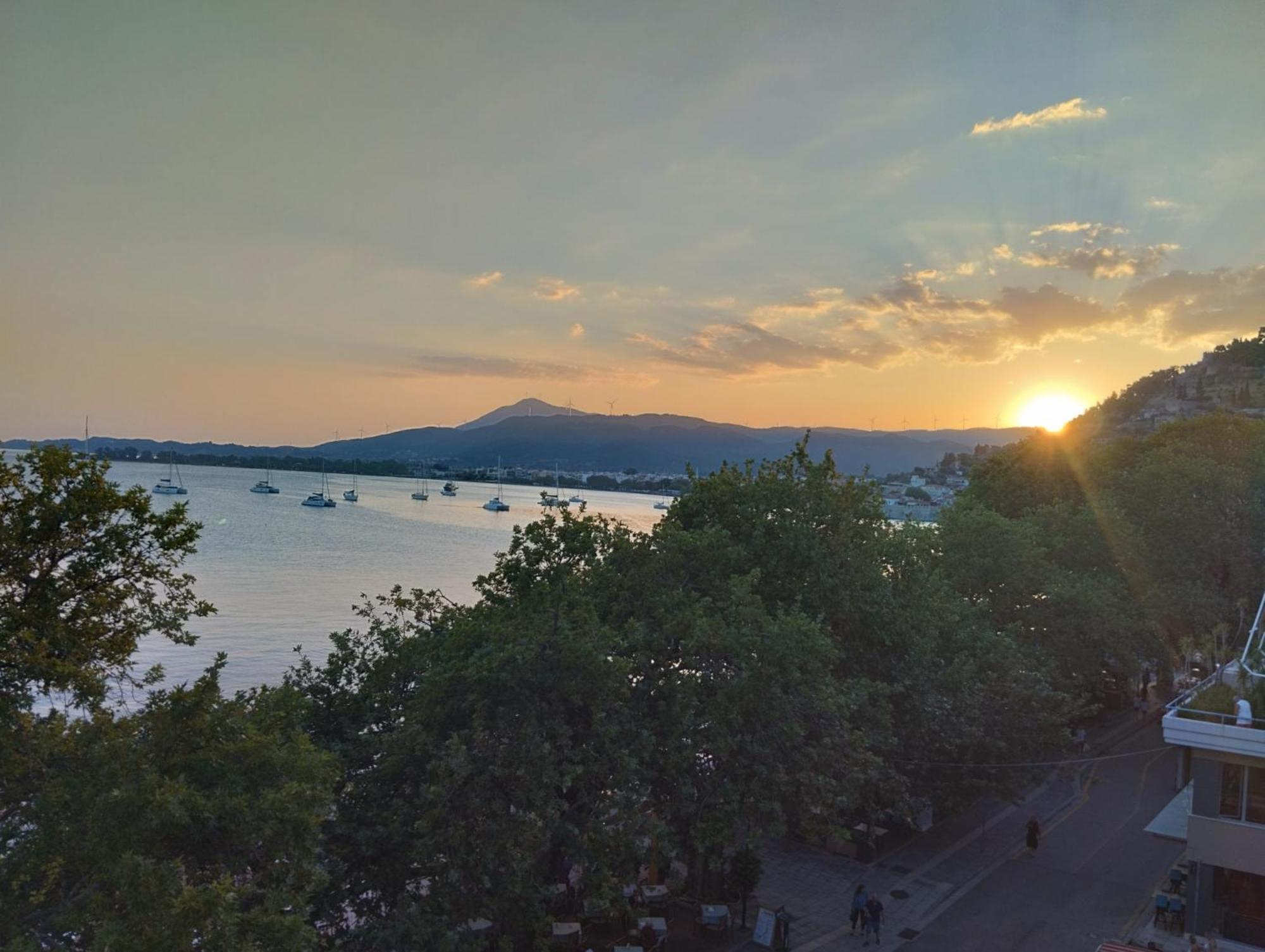 Πέτρινο Στη Θάλασσα Daire Nafpaktos Dış mekan fotoğraf