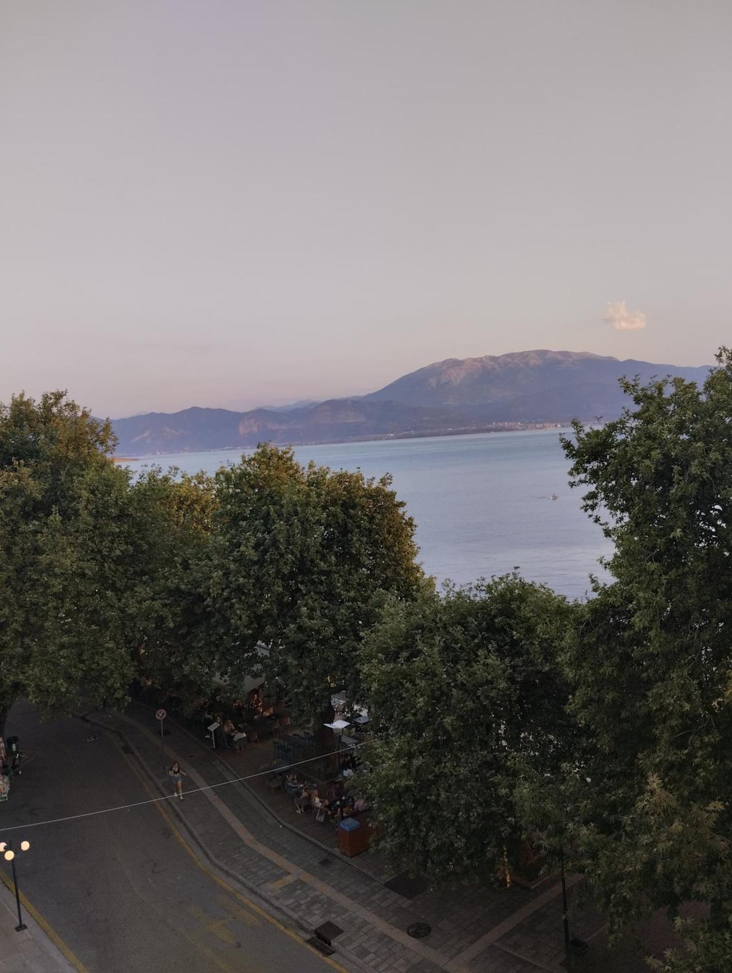 Πέτρινο Στη Θάλασσα Daire Nafpaktos Dış mekan fotoğraf