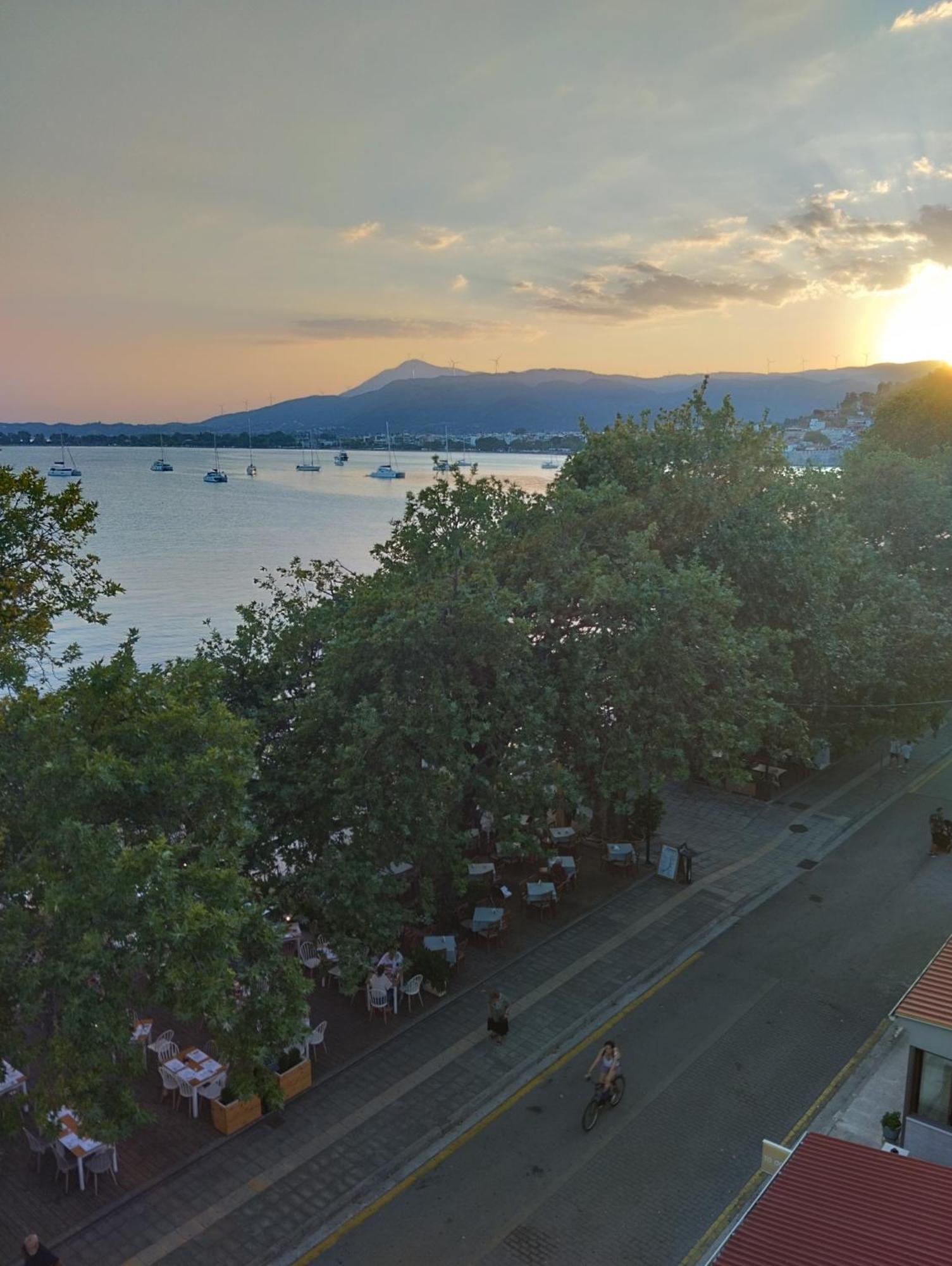 Πέτρινο Στη Θάλασσα Daire Nafpaktos Oda fotoğraf
